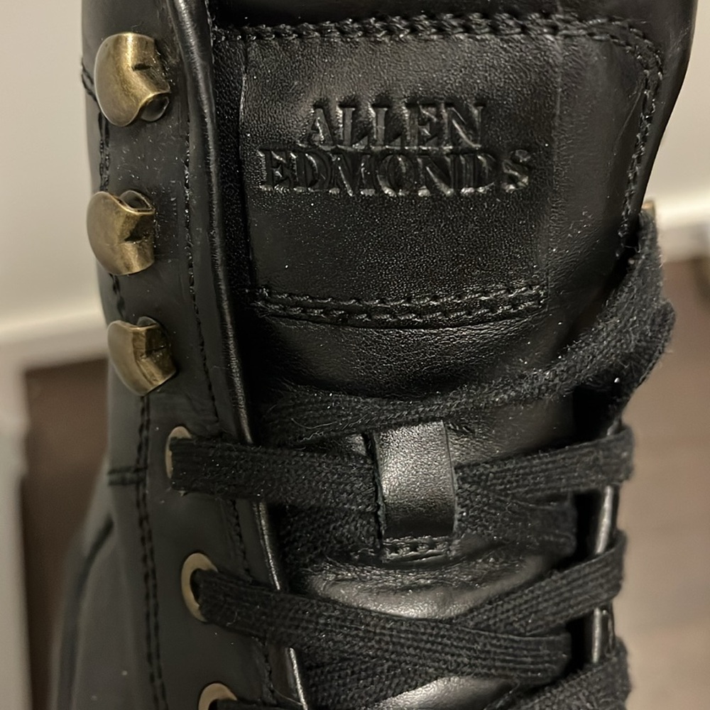 Allen Edmonds Sawyer Lace-up Weatherproof Boot
Black
Size 8.5 D - Picture 4 of 4